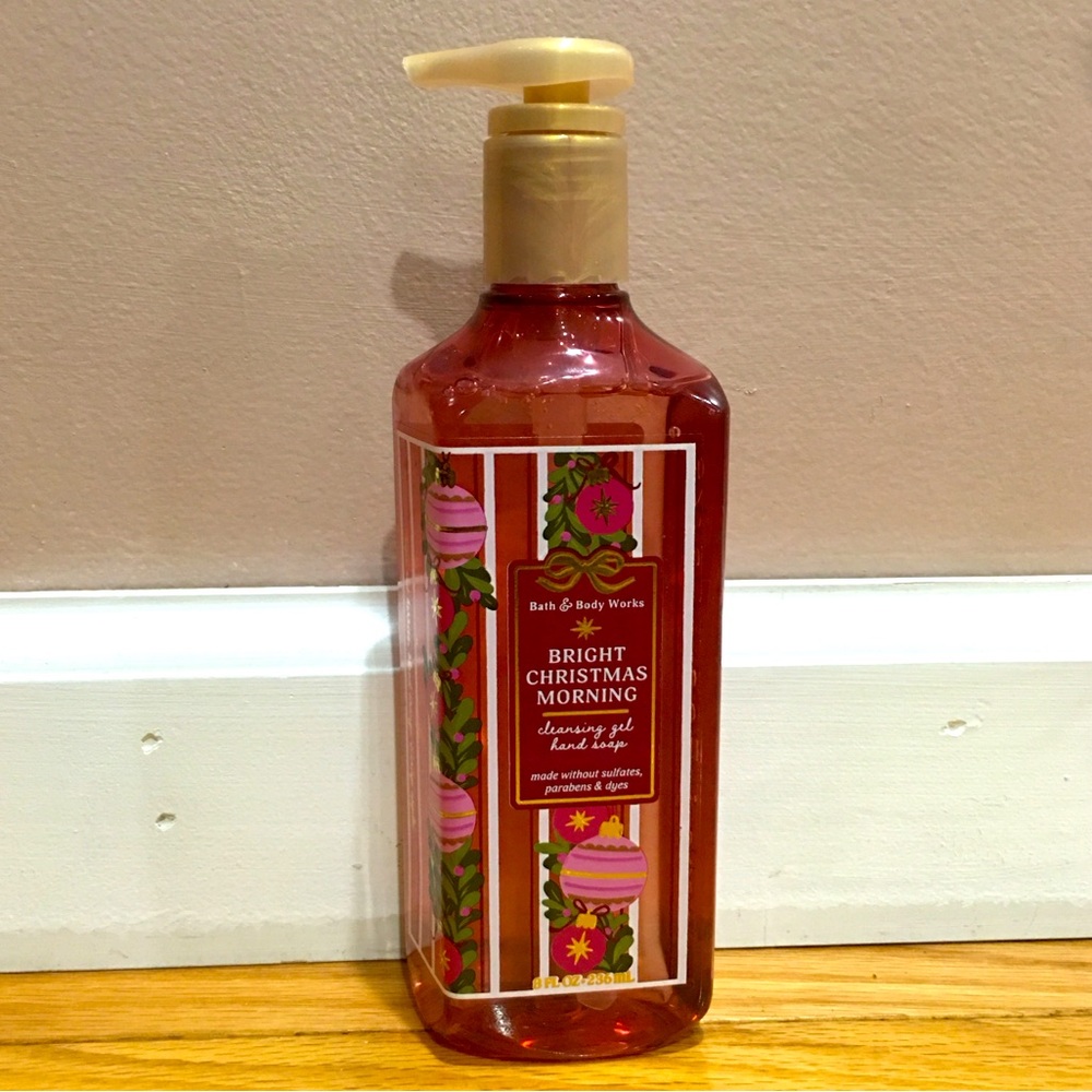 NWT Bath & Body Works Bright Christmas Morning Clean & Gentle Hand Soap- Red